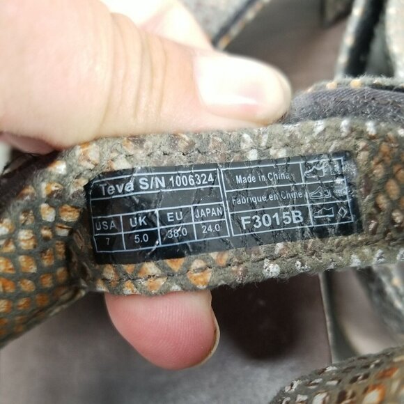 Teva Shoes Womens 7 Eiffel Tower Snakeskin Print Sport Strappy Sandals *Read* - Picture 5 of 7